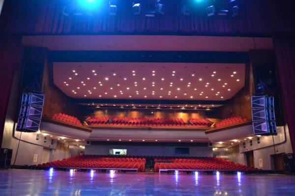 Концертный зал Феско Холл. Феско-Холл Владивосток. FESCO Hall Владивосток. FESCO Hall Владивосток сцена.